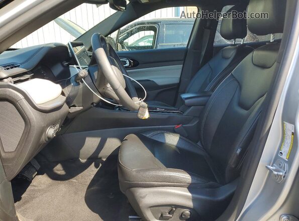 3C4NJDCN3ST513167 2025 JEEP COMPASS Silver Widok wnętrza z przodu