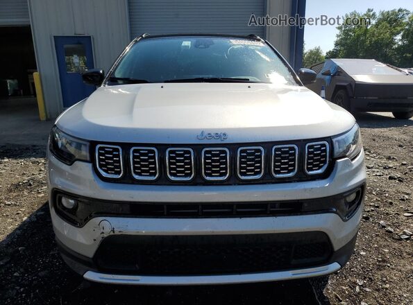 3C4NJDCN3ST513167 2025 JEEP COMPASS Silver Widok wnętrza 360 stopni