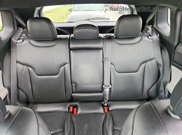 3C4NJDCN3ST522550 2025 JEEP COMPASS White Vista de los asientos traseros