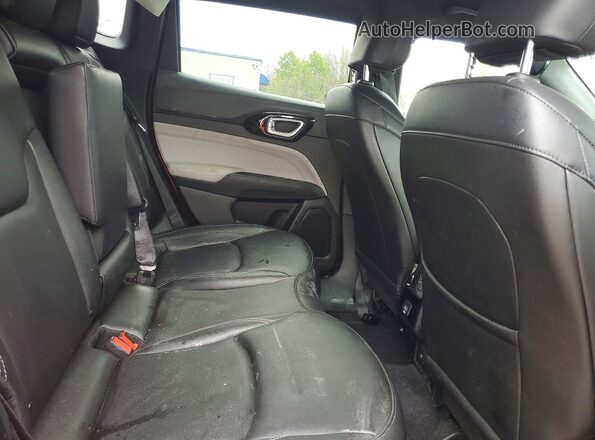 3C4NJDCN3ST597975 2025 JEEP COMPASS Красный Вид задней части салона