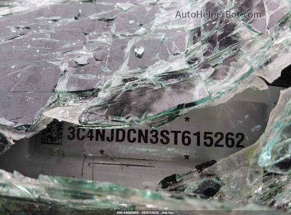 3C4NJDCN3ST615262 2025 JEEP COMPASS Белый Вид подкапотного пространства