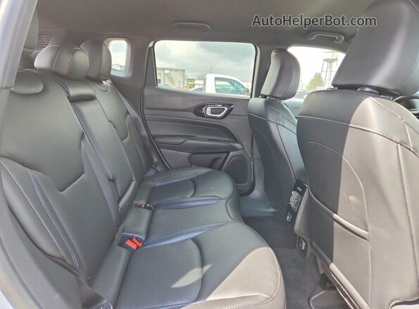3C4NJDCN3TT162679 2026 JEEP COMPASS White Widok wnętrza z tyłu