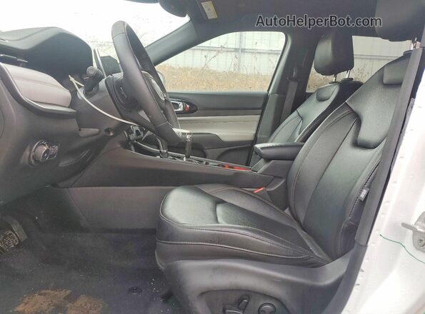 3C4NJDCN4RT150825 2024 JEEP COMPASS White Vista interior delantera