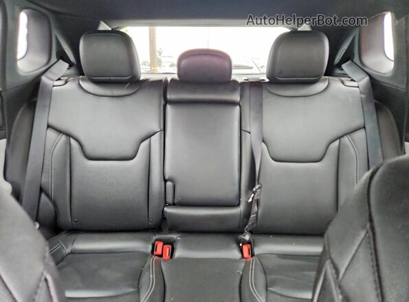 3C4NJDCN4ST581736 2025 JEEP COMPASS Red Vista de los asientos traseros