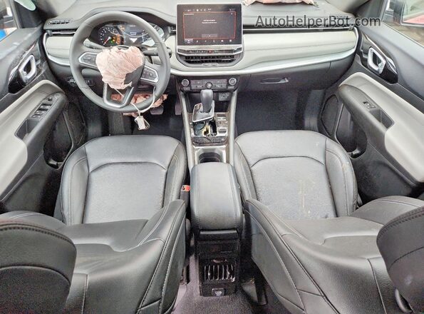 3C4NJDCN4ST581736 2025 JEEP COMPASS Red Vista del salpicadero
