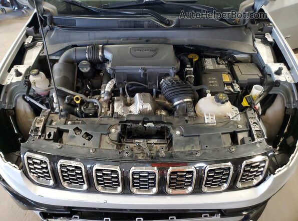 3C4NJDCN5ST614775 2025 JEEP COMPASS Silver Vista del compartimento del motor
