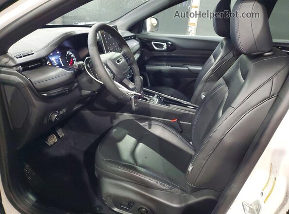 3C4NJDCN5TT215690 2026 JEEP COMPASS Белый Вид салона спереди