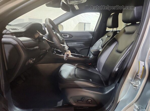 3C4NJDCN5TT221165 2026 JEEP COMPASS Серебряный Вид салона спереди