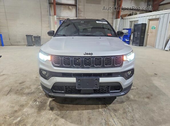 3C4NJDCN5TT221165 2026 JEEP COMPASS Серебряный Вид спереди