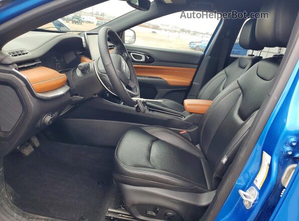 3C4NJDCN7RT105748 2024 JEEP COMPASS Синий Вид салона спереди