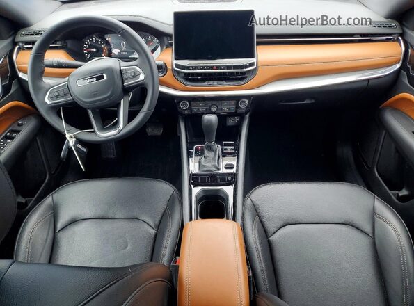 3C4NJDCN7RT105748 2024 JEEP COMPASS Синий Вид панели приборов