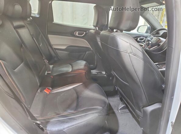 3C4NJDCN8RT134238 2024 JEEP COMPASS White Vista de los asientos traseros