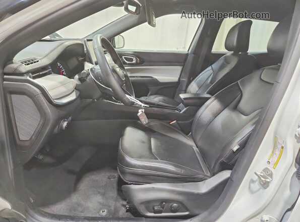3C4NJDCN8RT134238 2024 JEEP COMPASS White Vista interior delantera