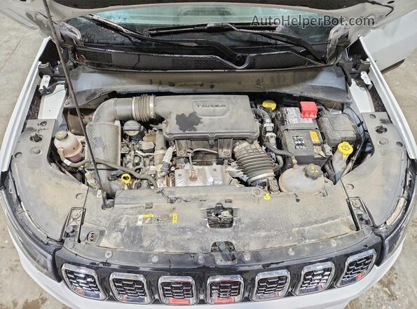 3C4NJDCN8RT134238 2024 JEEP COMPASS White Vista interior trasera