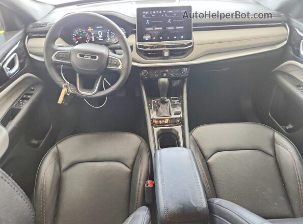 3C4NJDCN8RT173038 2024 JEEP COMPASS Silver Вид панелі приладів