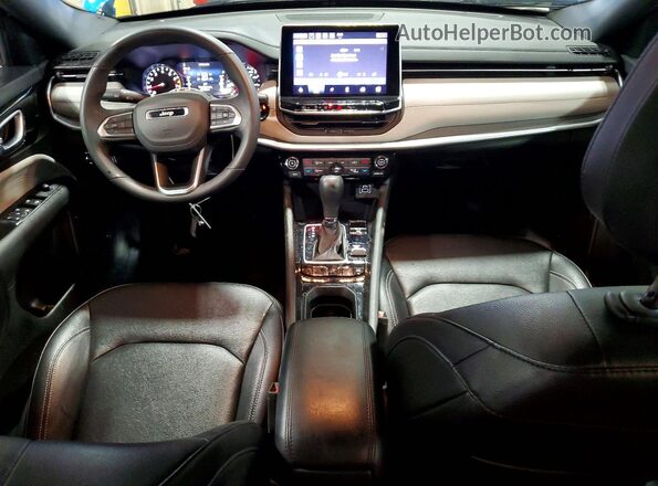3C4NJDCN8ST509549 2025 JEEP COMPASS Синий Вид панели приборов