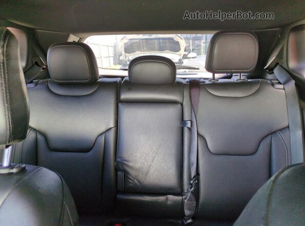 3C4NJDCNXST556954 2025 JEEP COMPASS White Widok tylnych siedzeń