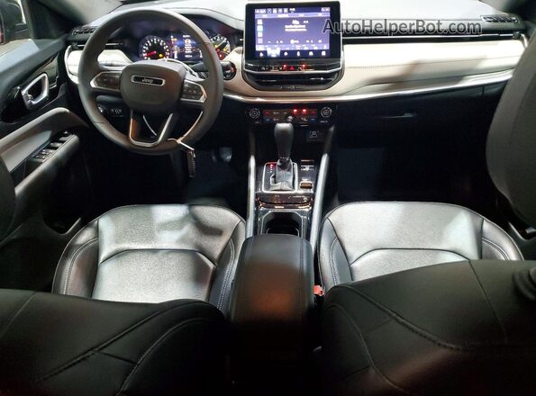 3C4NJDCNXST600662 2025 JEEP COMPASS Red Vista del salpicadero