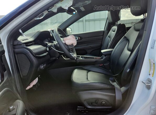 3C4NJDCNXTT188082 2026 JEEP COMPASS White Widok wnętrza z przodu