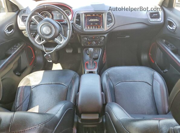 3C4NJDDB0LT227718 2020 JEEP COMPASS Синий Вид панели приборов