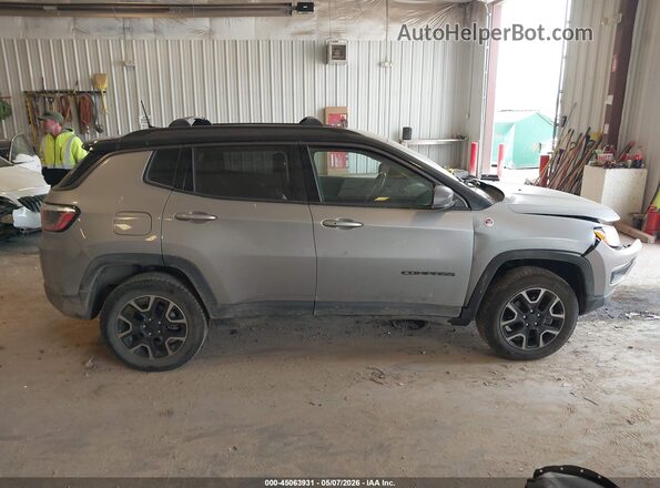 3C4NJDDB2JT482609 2018 JEEP COMPASS Серый Вид задней части салона