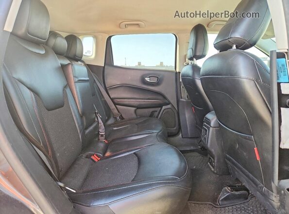 3C4NJDDB2KT786265 2019 JEEP COMPASS Gray Vista de los asientos traseros