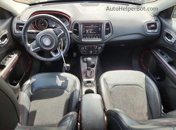 3C4NJDDB3HT631846 2017 JEEP COMPASS Black Dashboard view