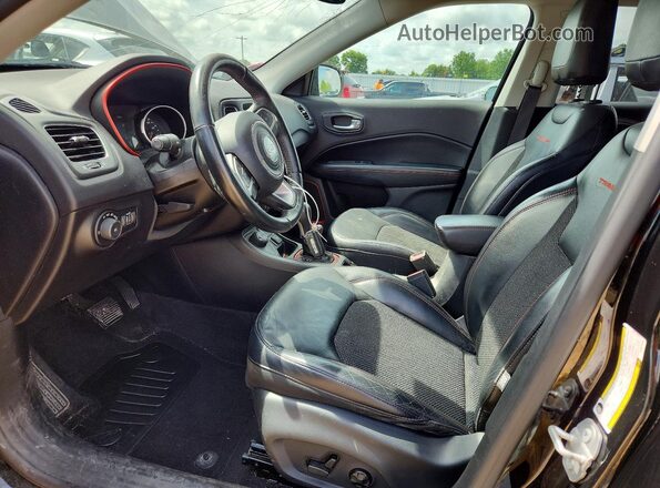3C4NJDDB3HT631846 2017 JEEP COMPASS Black Front interior view