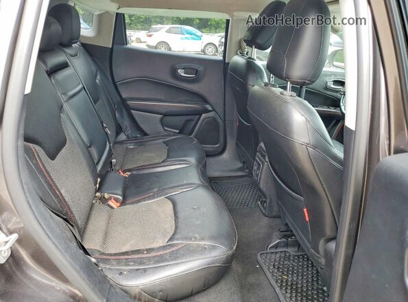 3C4NJDDB3JT129229 2018 JEEP COMPASS Gray Widok wnętrza z tyłu