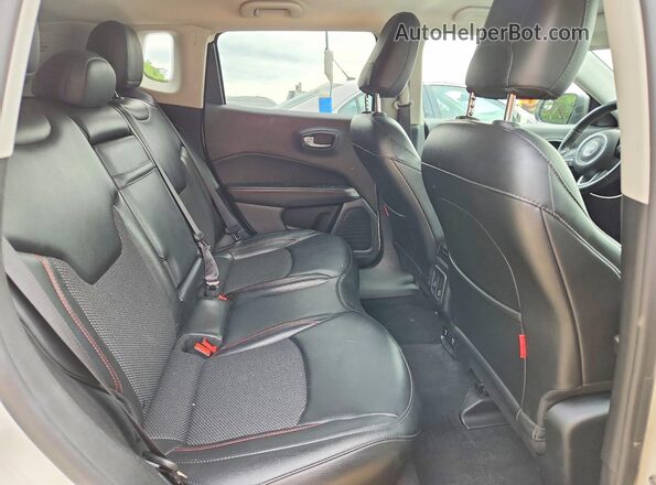 3C4NJDDB3KT723191 2019 JEEP COMPASS White Vista de los asientos traseros
