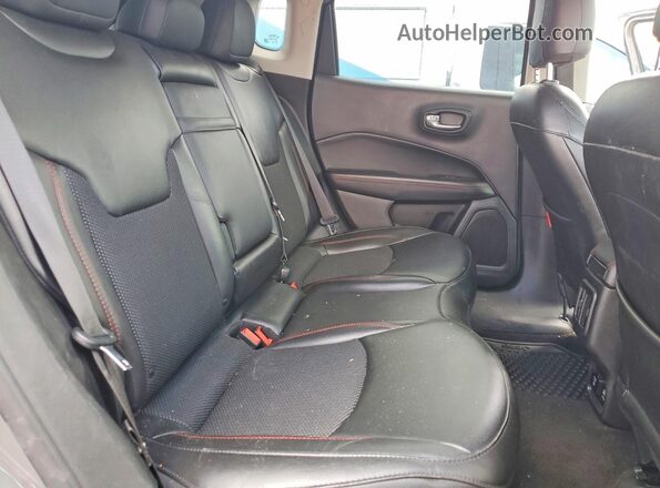 3C4NJDDB3LT132960 2020 JEEP COMPASS Серый Вид задней части салона