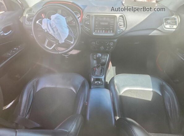 3C4NJDDB3LT171693 2020 JEEP COMPASS Белый Вид панели приборов