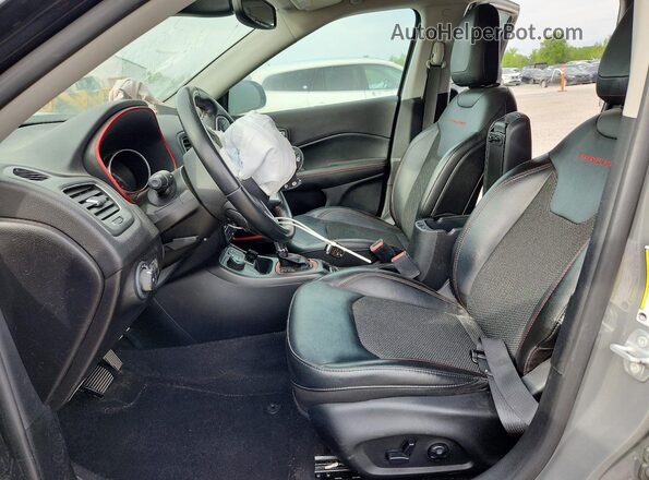 3C4NJDDB3LT222254 2020 JEEP COMPASS Серый Вид салона спереди