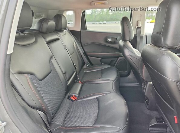 3C4NJDDB3LT222254 2020 JEEP COMPASS Серый Вид задней части салона
