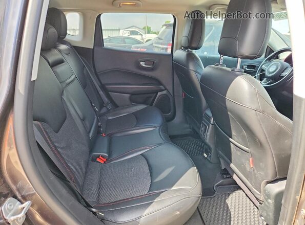 3C4NJDDB4KT790382 2019 JEEP COMPASS Угольный Вид задней части салона