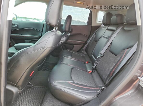 3C4NJDDB5HT667408 2017 JEEP COMPASS Gray უკანა სალონის ხედი
