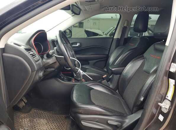 3C4NJDDB5KT722172 2019 JEEP COMPASS Угольный Вид салона спереди