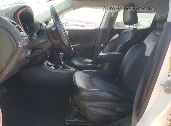 3C4NJDDB6LT221180 2020 JEEP COMPASS Белый Вид салона спереди