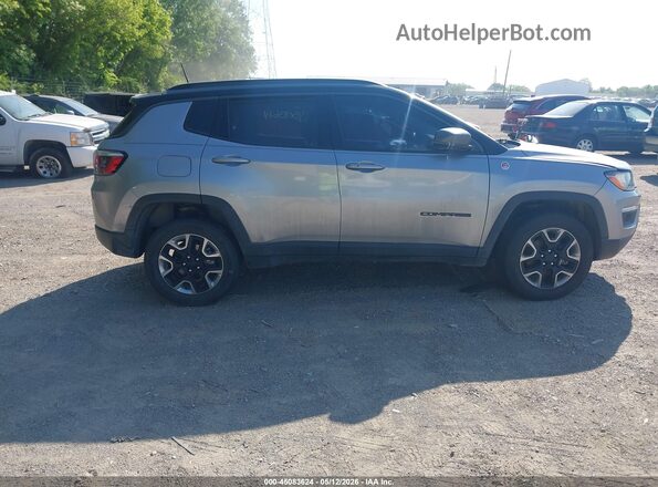 3C4NJDDB7HT636113 2017 JEEP NEW COMPASS Silver Вид задньої частини салону