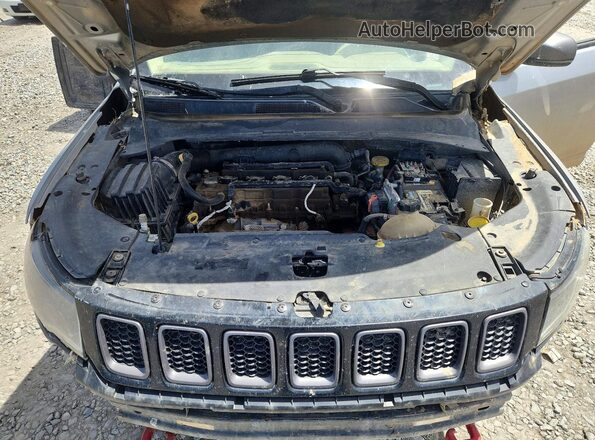 3C4NJDDB7KT667725 2019 JEEP COMPASS Silver Widok komory silnika