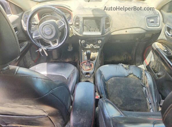 3C4NJDDB7KT667725 2019 JEEP COMPASS Silver Widok deski rozdzielczej