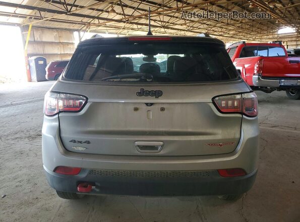 3C4NJDDB7KT747963 2019 JEEP COMPASS Silver Widok z tyłu