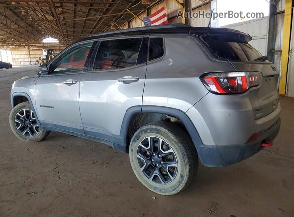 3C4NJDDB7KT747963 2019 JEEP COMPASS Silver Tył lewy