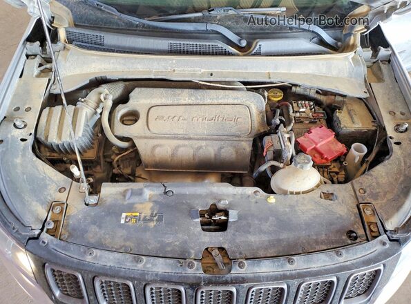 3C4NJDDB7KT747963 2019 JEEP COMPASS Silver Widok wnętrza z tyłu
