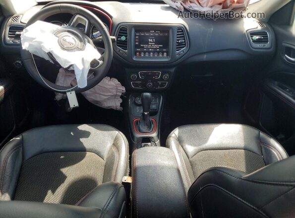 3C4NJDDB7MT583827 2021 JEEP COMPASS Серебряный Вид панели приборов
