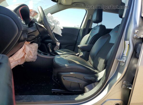 3C4NJDDB7MT583827 2021 JEEP COMPASS Серебряный Вид салона спереди