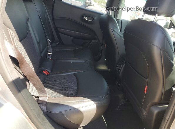 3C4NJDDB7MT583827 2021 JEEP COMPASS Серебряный Вид задней части салона