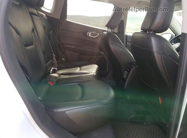 3C4NJDDB7NT145147 2022 JEEP COMPASS White Widok wnętrza z tyłu