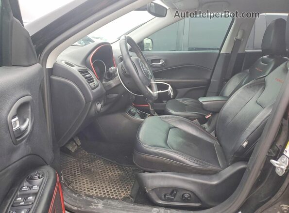 3C4NJDDB8HT640784 2017 JEEP COMPASS Black Widok wnętrza z przodu