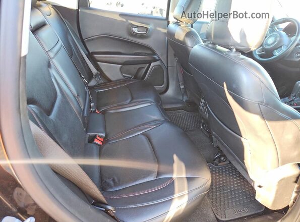 3C4NJDDB8HT640784 2017 JEEP COMPASS Black Widok wnętrza z tyłu